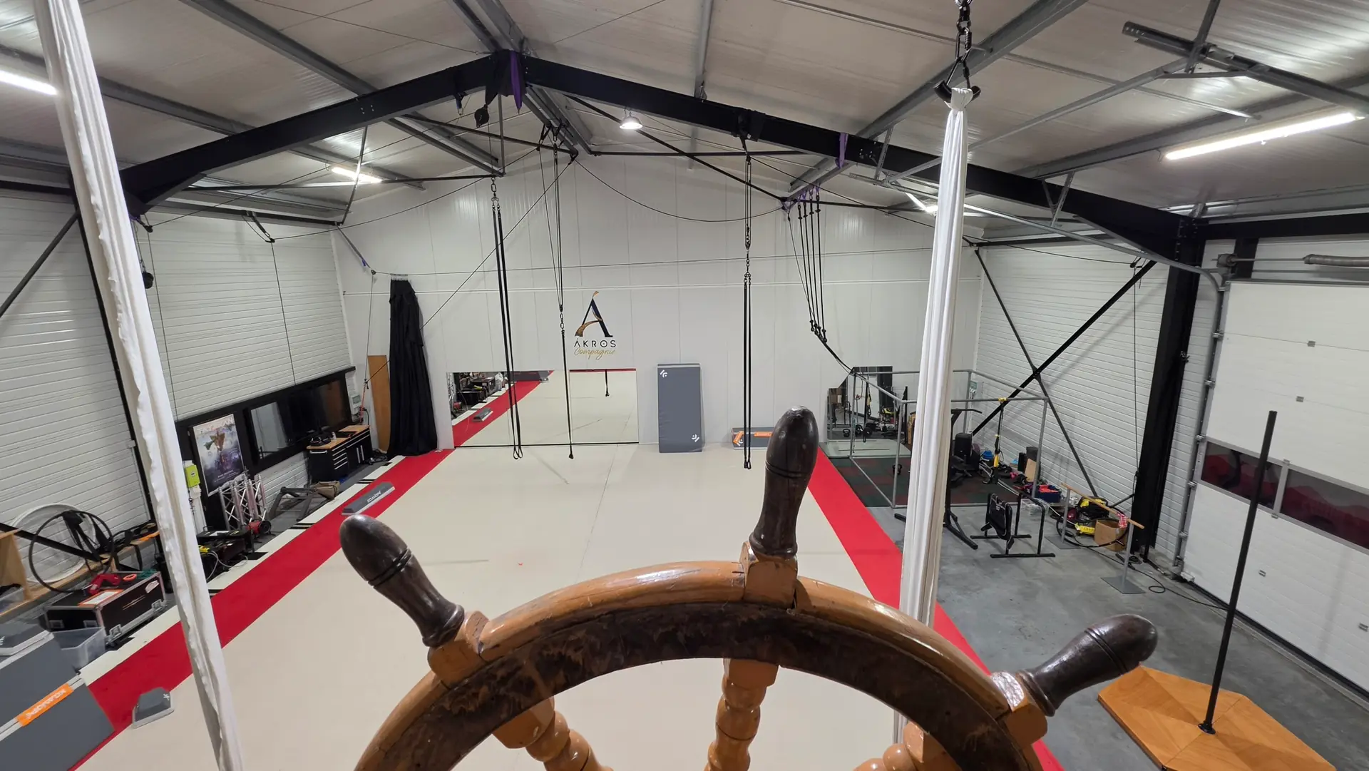 La salle de pratique à Mouchamps, avec ses agrès et ses tapis